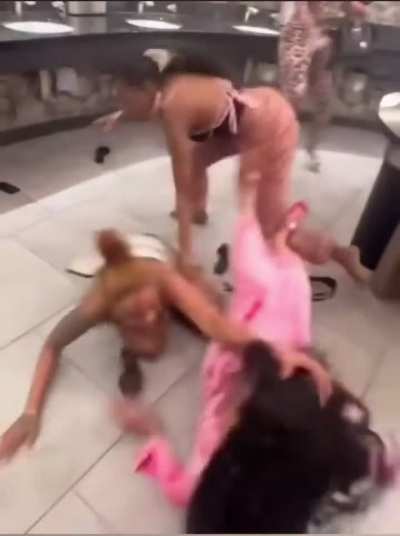 Drunk women fighting