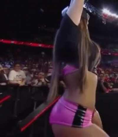 Goddess showing it off