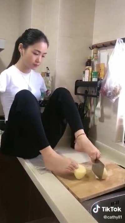 ........im incredibly impressed and simultaneously depressed that her knife skills are better than mine