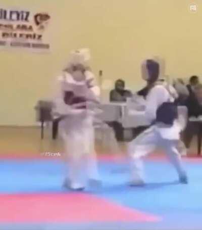 Double fake kick! (Roundhouse kick?) Credit @15cek