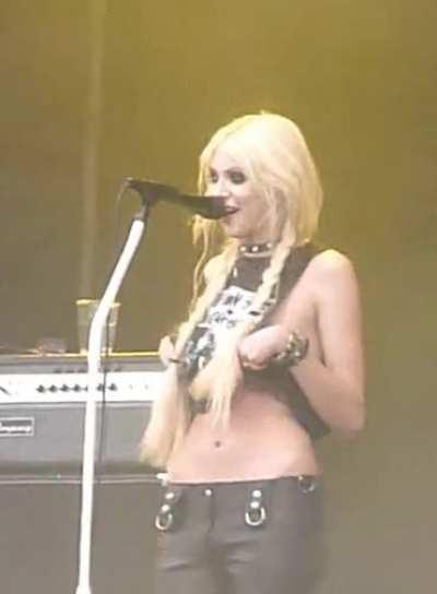 Taylor Momsen