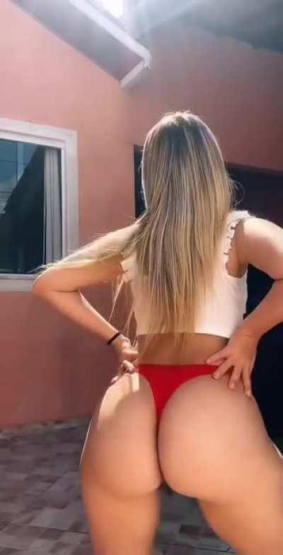 Rafa Jiggling Her Ass 😍🍑