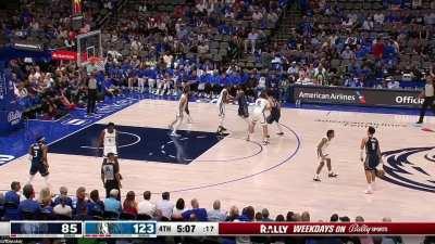 [Highlight] Kenneth Lofton Jr. finesses Dwight Powell in the paint on one end, then demolishes Josh Green on the other