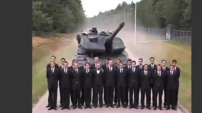 Dutch army testing its tank's emergency brakes
