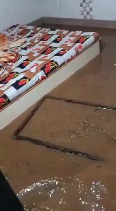 It is raining heavily in Mumbai, Thane, and suburbs in India. The meteorological department has warned that the rains will continue till tomorrow morning. Conditions are getting pretty bad... This happened after 46 years.