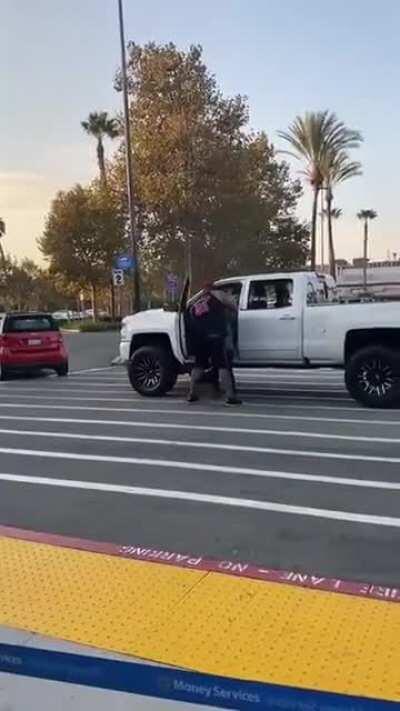 Little guy in big truck vs Big guy in Smartcar
