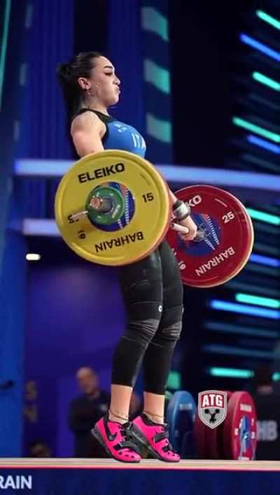 Undeniably stronk girl