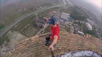 Dammit! No helmet😠