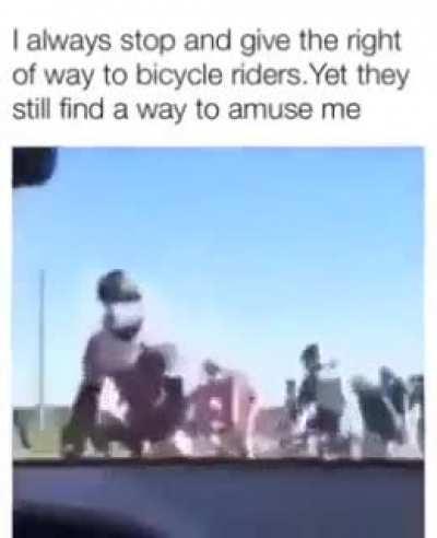 Прикольно что дворники подумали что это дождь и включились