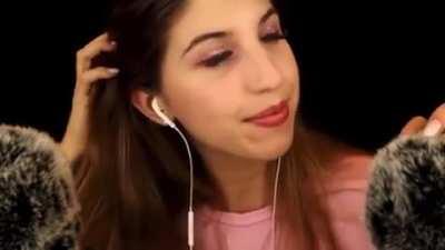 Frivolousfox pouty kissing asmr