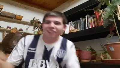 arriba la mano a quién le pega a la mujer