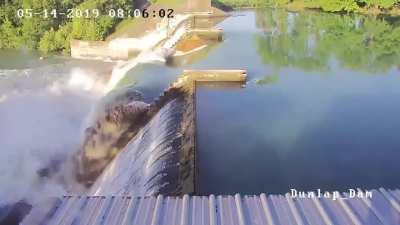 That's a nice peaceful dam you got there. (Lake Dunlap)