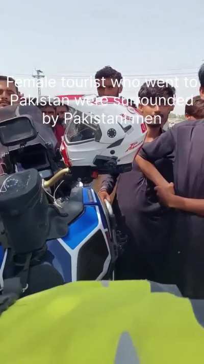 A female outside the house all alone, Impossible 😳