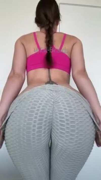 My ass isn’t the biggest, but it’s not small [oc]