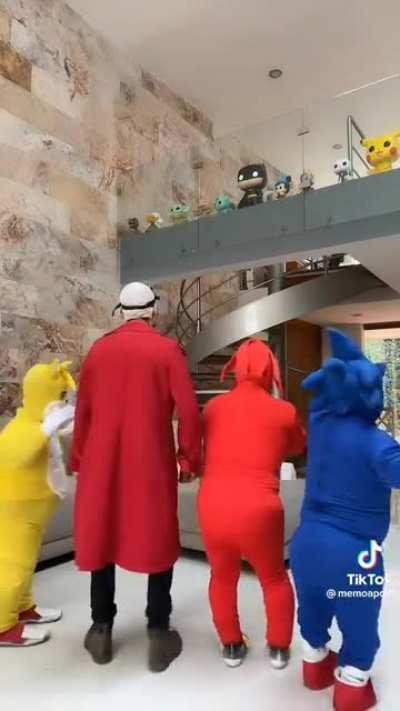 i need everyone to look at tails