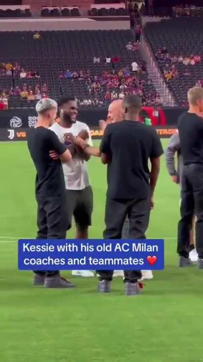 Kessie and Pioli before the match..