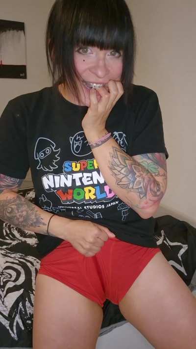 Nerdy girls can also squirt