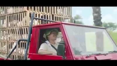 Iklan yang mendeskripsikan pengendara di Indonesia