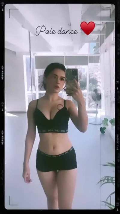 Avneet kaur is kind of Fuck doll which i want to Breed Everyday