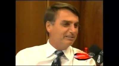 e a galinha que atravessou a rua pra fugir do bolsonaro?