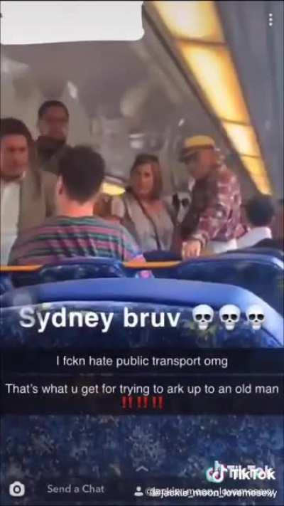 Парень который вправляет мозги юнцу похож на итальянского гангстера 1920-х годов