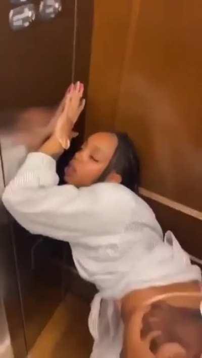 Freaky in the elevator 😈🎥