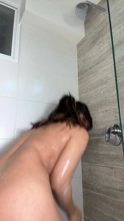 Lets fuck in the shower