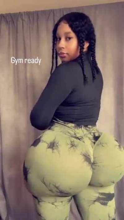 Fattest ass in the world 🍑♥️😵