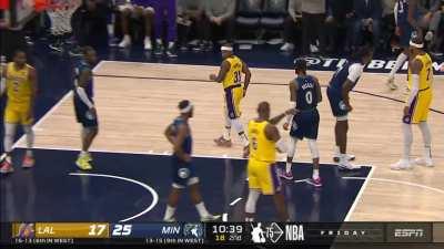 [Highlight] Isaiah Thomas checks into the game and gets standing ovation