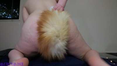 stuffing myself when I have a tail plug in makes it so much more fun