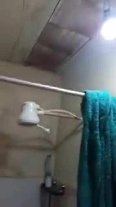 Eletricista operando milagres