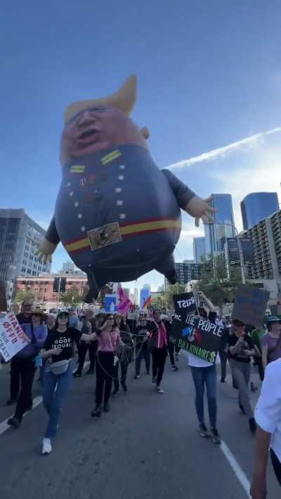 Kim Jung Orange floating around in Los Angeles.