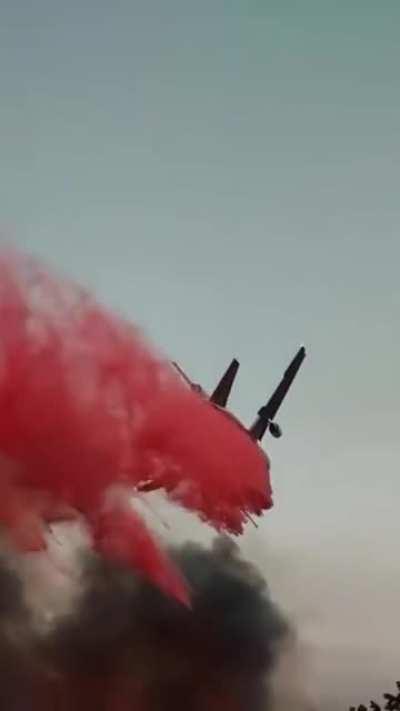 Perfect position for an unexpected air tanker slurry drop