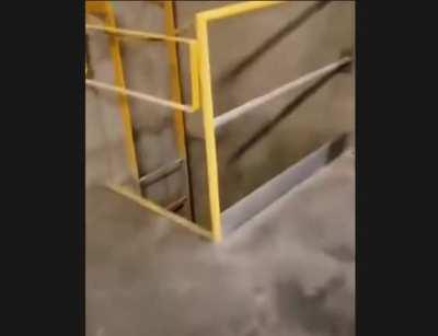 Woah thats a deep dark hole