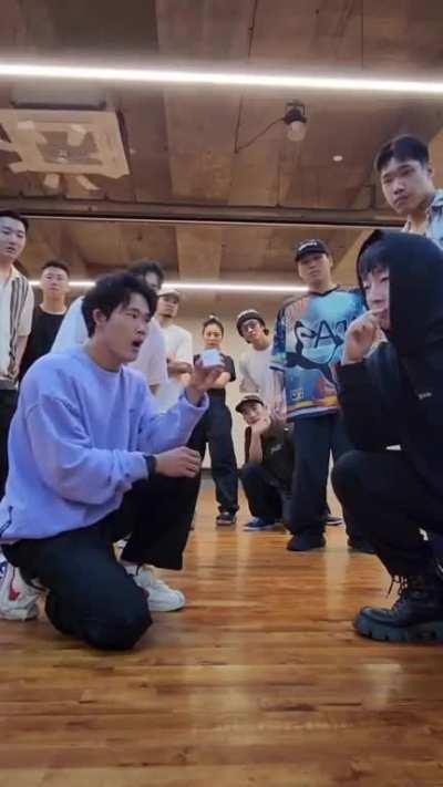 Ape mode after a beatboxer imitates noises