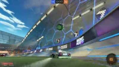 THIS IS ROCKET LEAGUEEEE