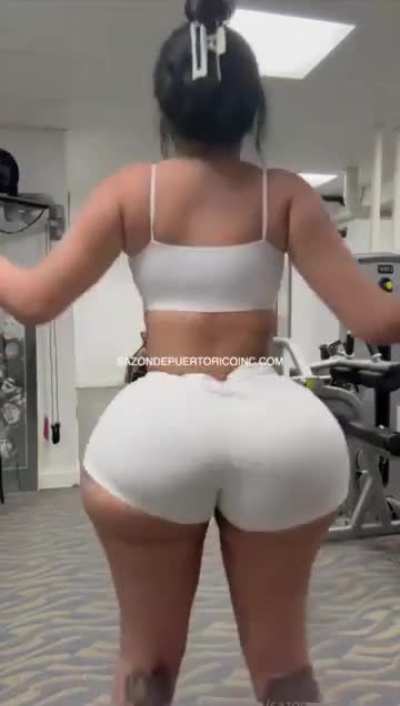 She get that Hydro thick😍