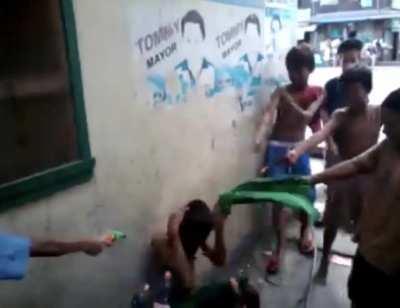 HoRiBlE gAnGsTeR kILl INoCeNt MaN wItH a GuN