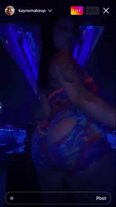 So got damn thick son 😩😩😩