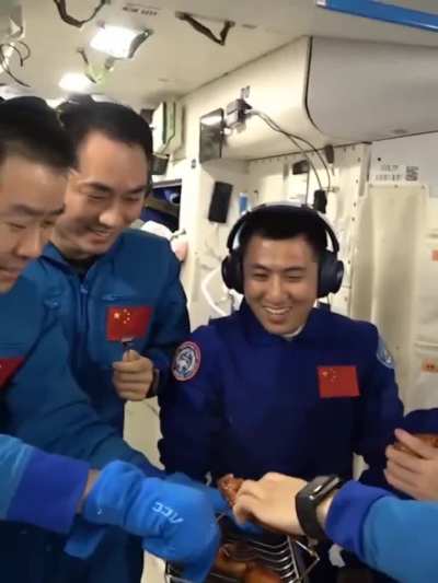 Chinese astronauts finally get to cook barbeque chicken wings in the space station