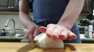 Professional onion cutting