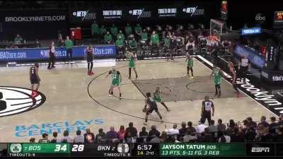 [Highlight] Kyrie gets the and-1 to cut Bostons lead to 3