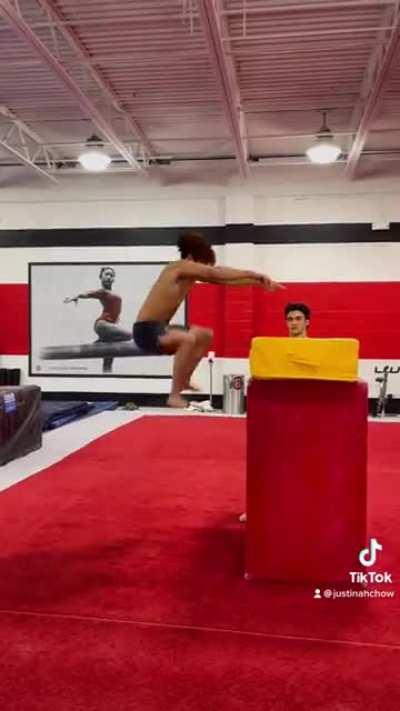 this guy went into creative mode wtf…