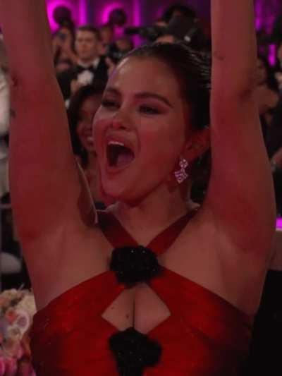 Selena Gomez - pit goddess!