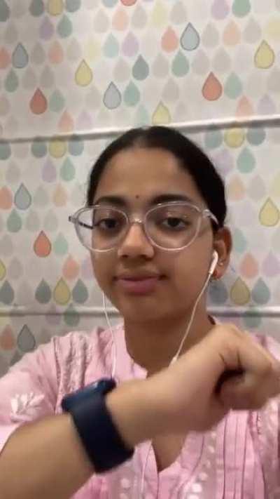 This young girl shows how to beatbox using just 3 words 