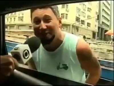 Fazendo xixi na rua amigo?