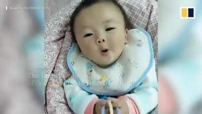 Delivery courier in China goes to work with baby girl in tow