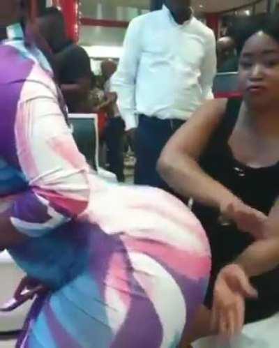 Cakes so phat made homie in the back take a breather...