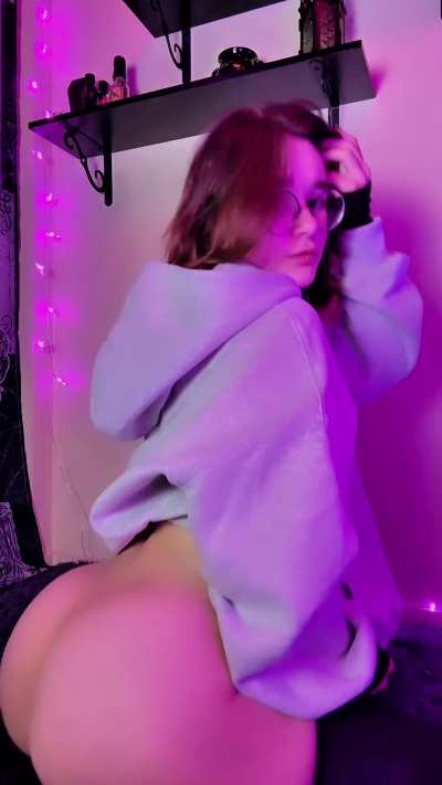 Would you use me while your gf is out of town? :3