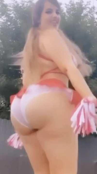 Thick Spanish MILF gives up her giant ass to BBC!